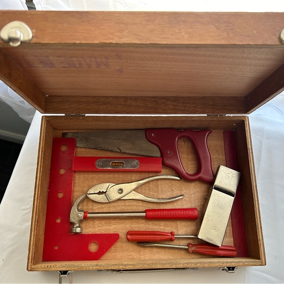 Vintage children’s tool kit - Picture 5 of 13